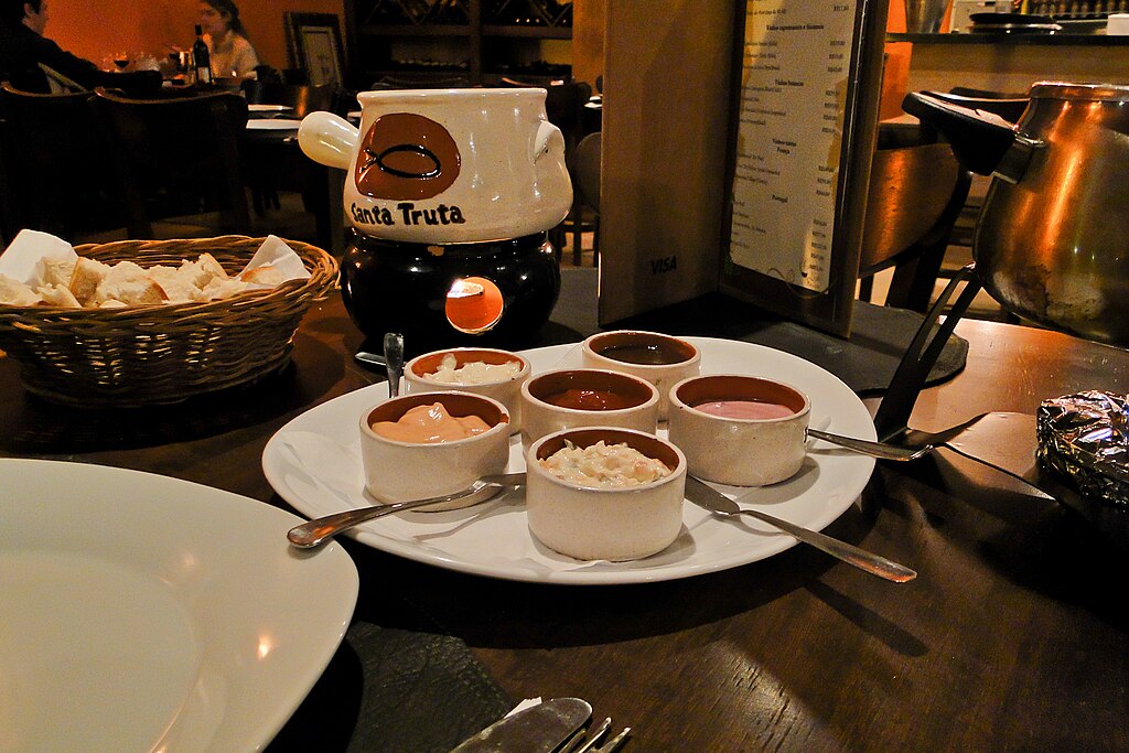 Fondue em restaurante.