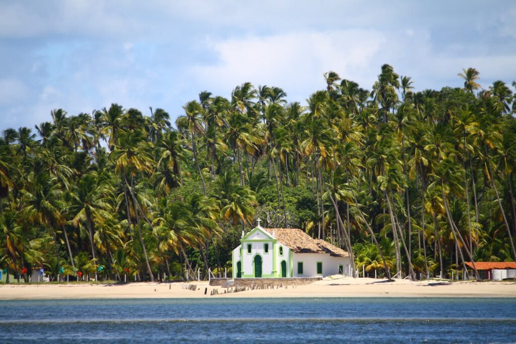 Foto instagramável de Ingrejinha em Praia dos Carneiros.
