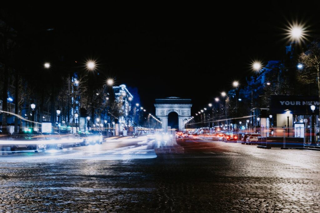 Avenida Champs-Élysées, Paris.