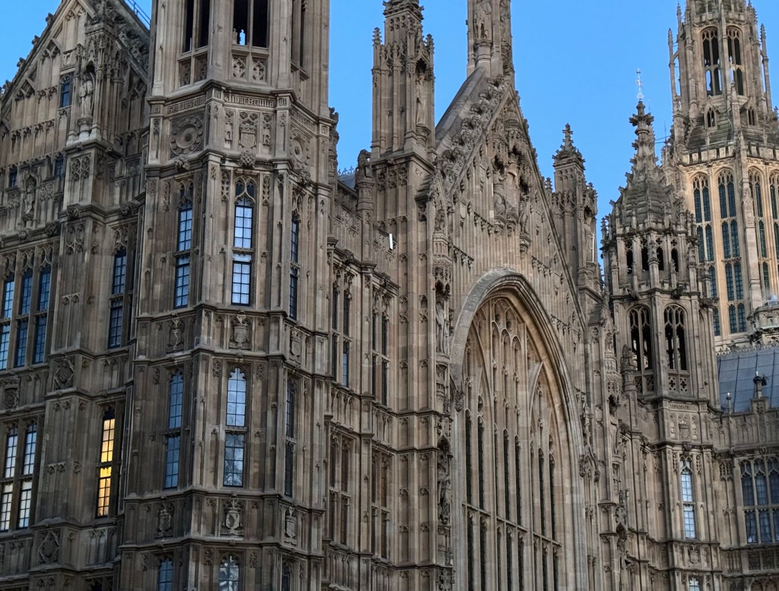 Façade gothique du Palais de Westminster, siège du Parlement britannique