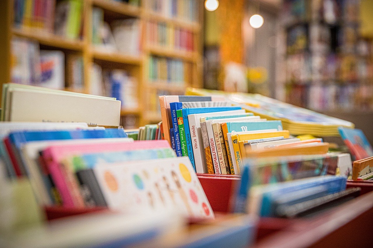 Interior da Livraria Lello em Porto, uma das mais belas do mundo