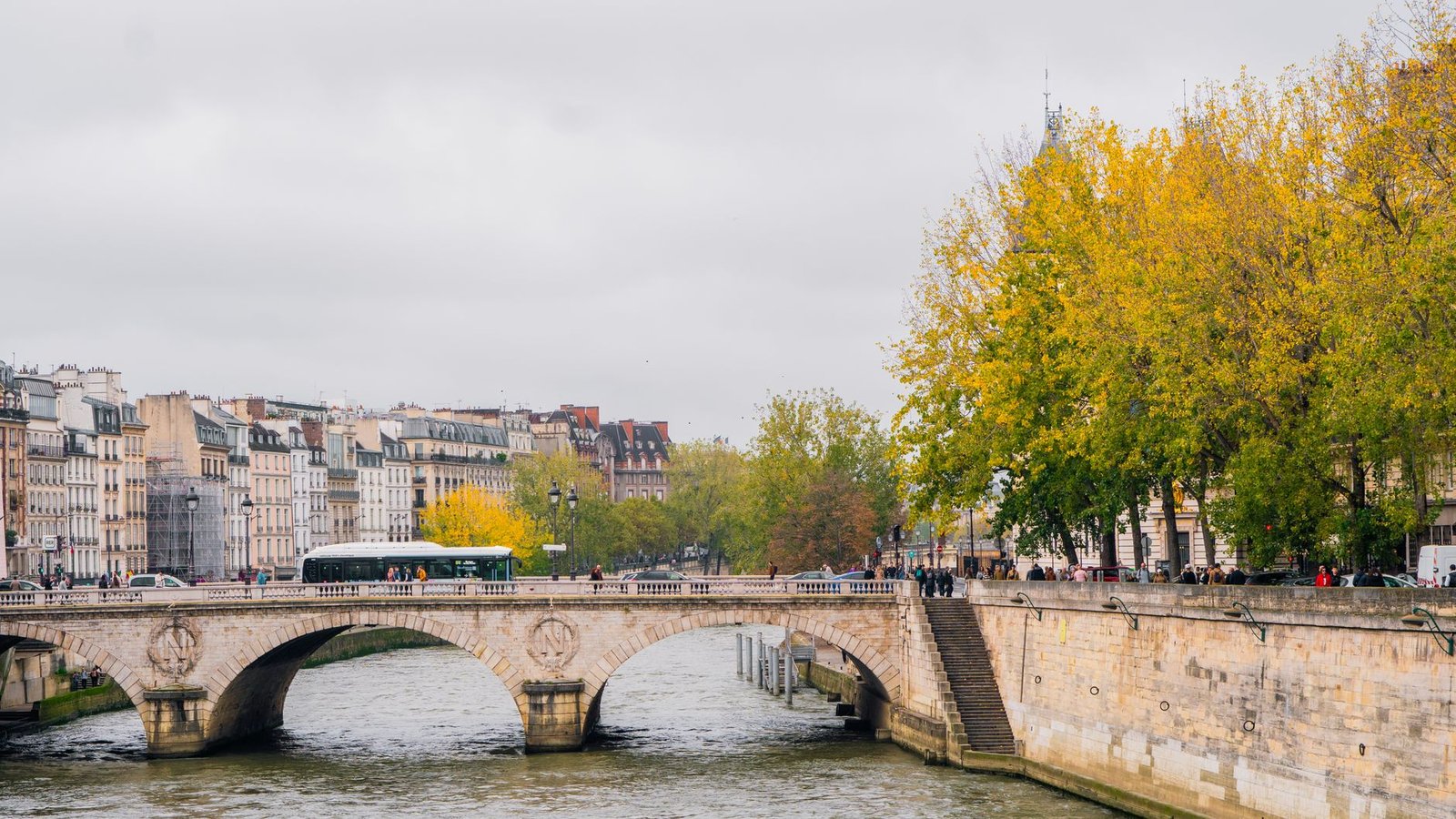 La Seine à Paris en automne, près de l'Île de la Cité