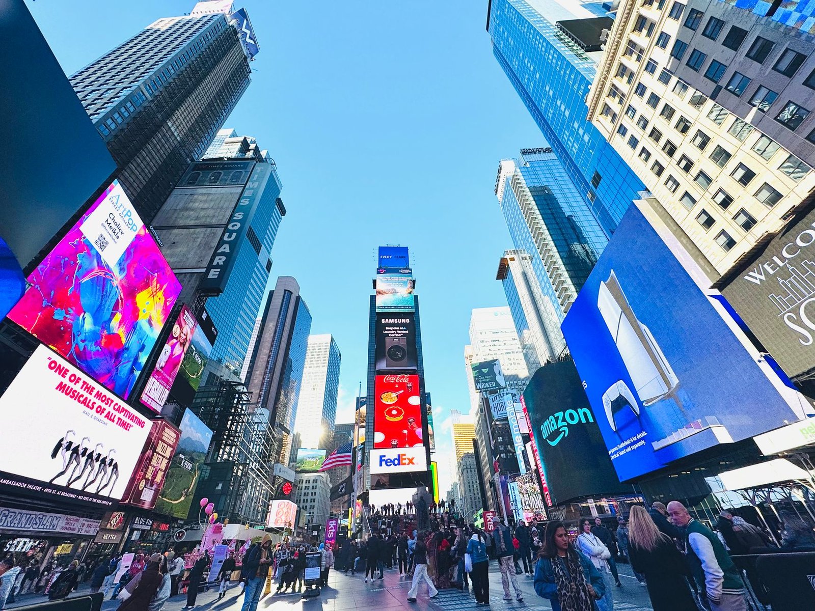 Rue animée de Times Square à New York pendant la journée