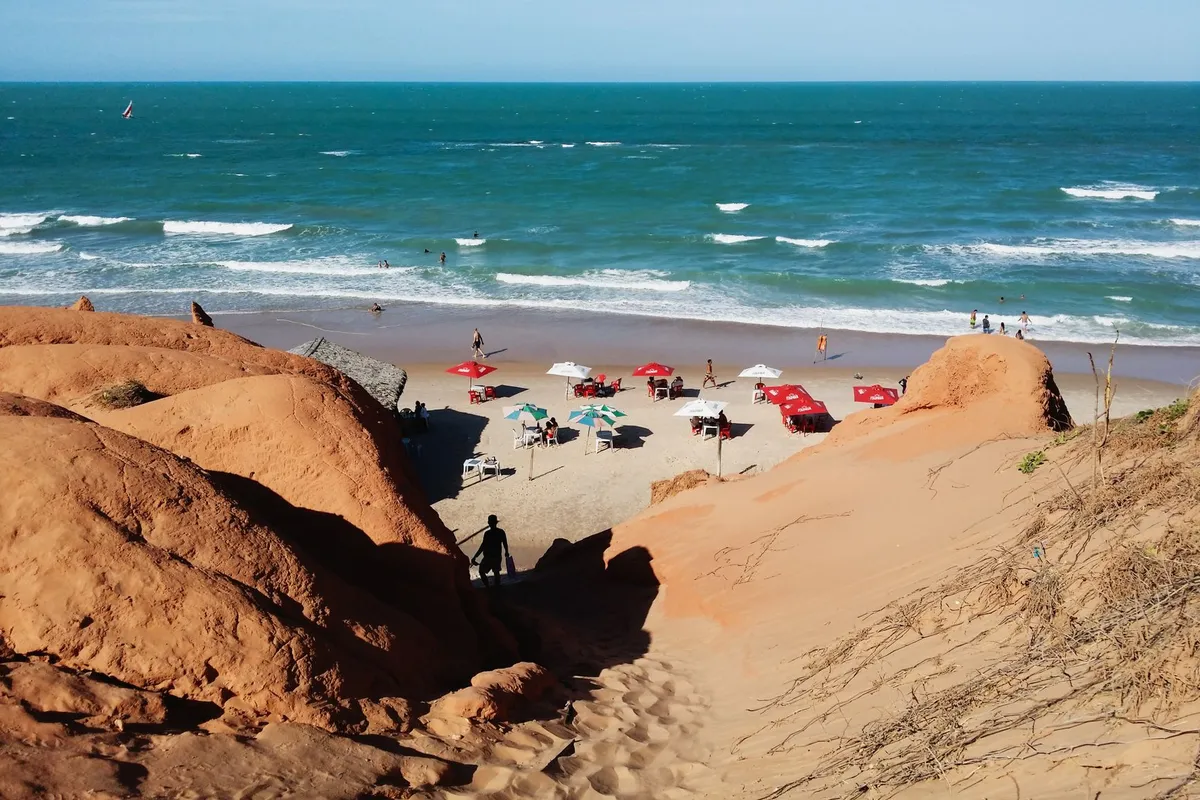 Praia de Canoa Quebrada vista do alto das falésias