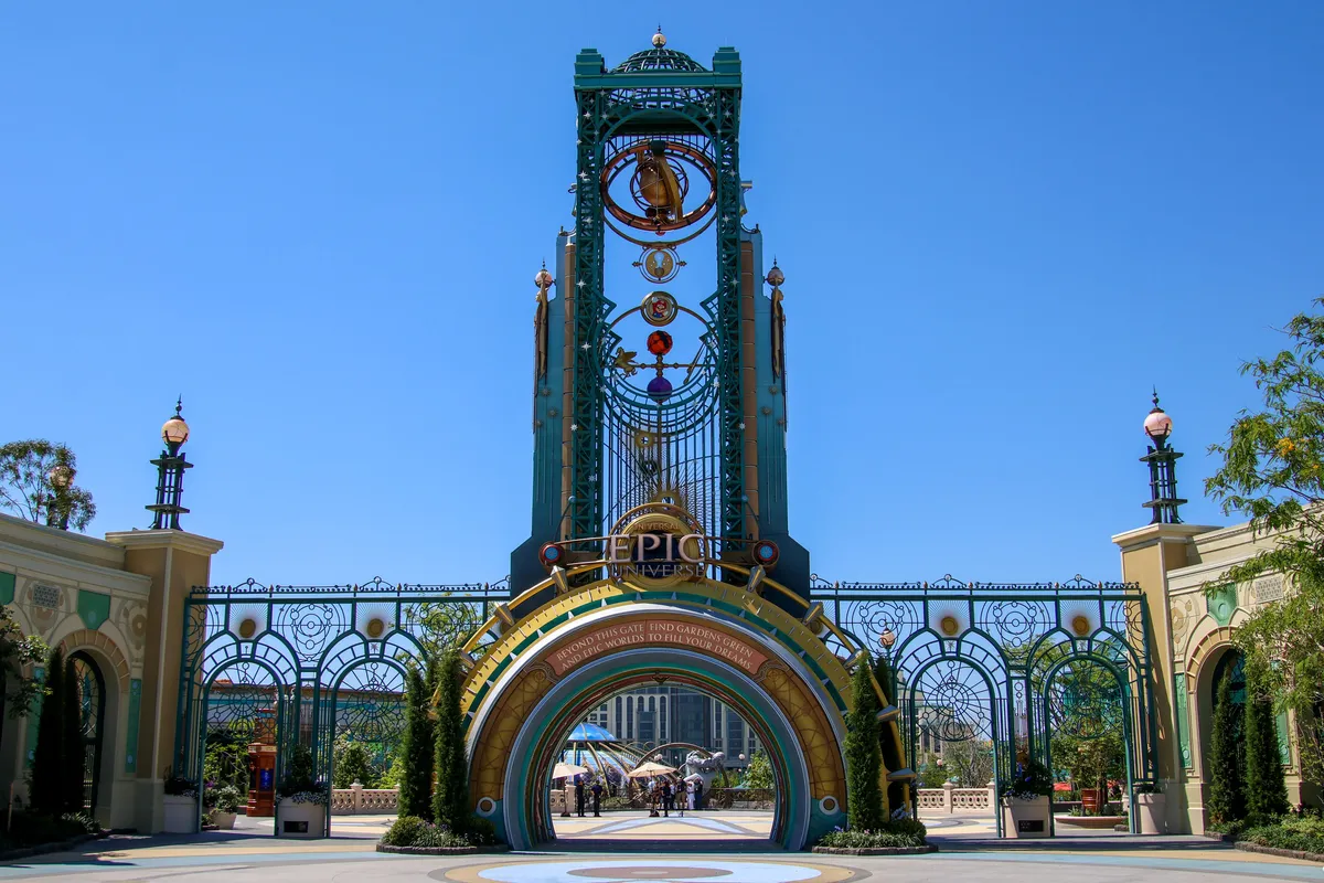 Portal Chronos na entrada do Universal Epic Universe em Orlando