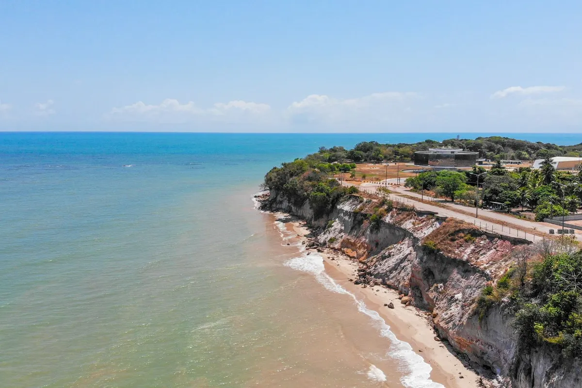 Falésias e litoral de Cabo Branco em João Pessoa