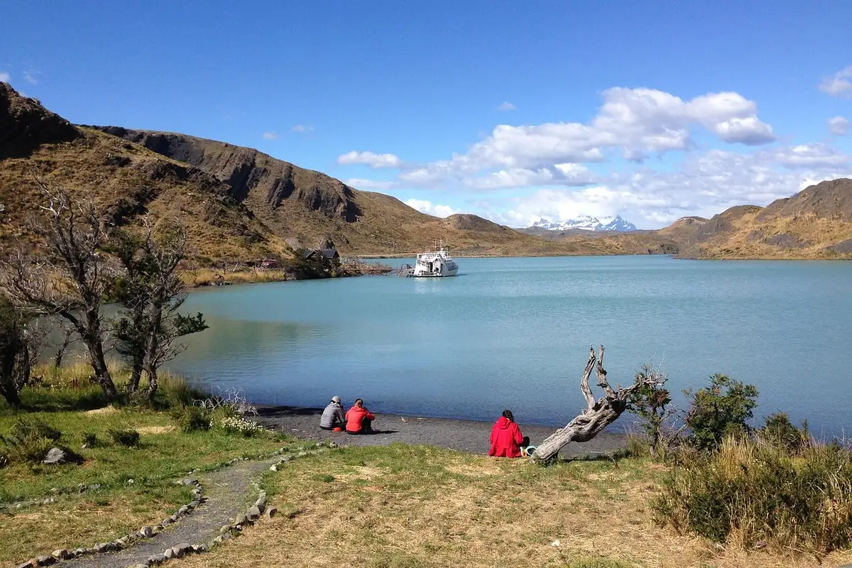 Lago e montanhas da Patagônia