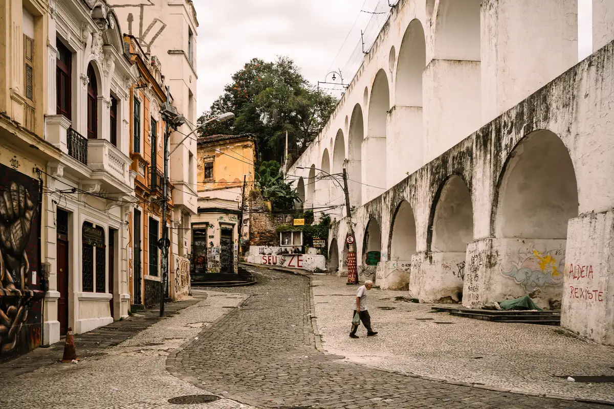 Arcos da Lapa vistos da rua