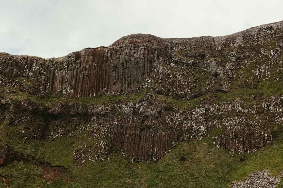 Colunas basálticas da Giant's Causeway na costa norte