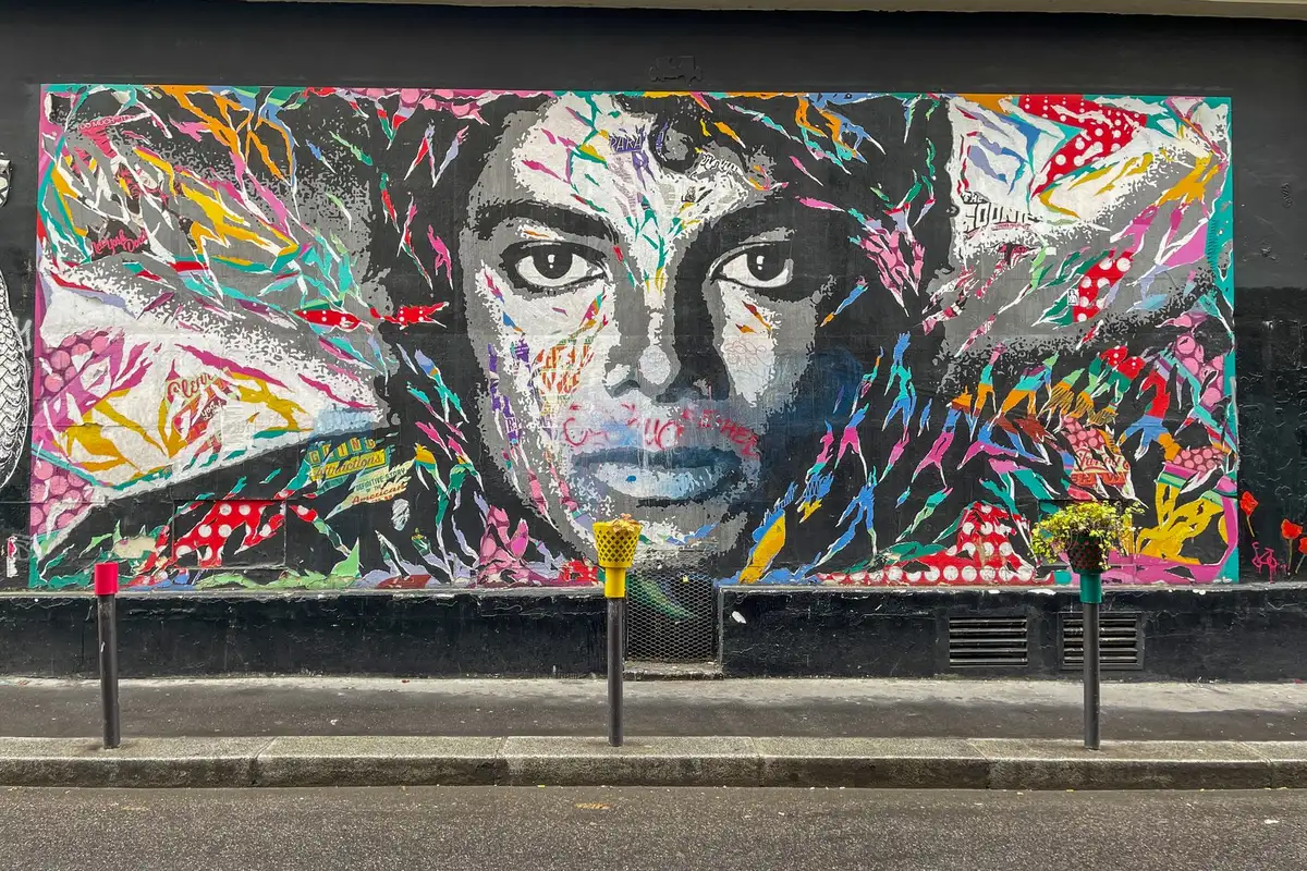 Mural urbano em Paris