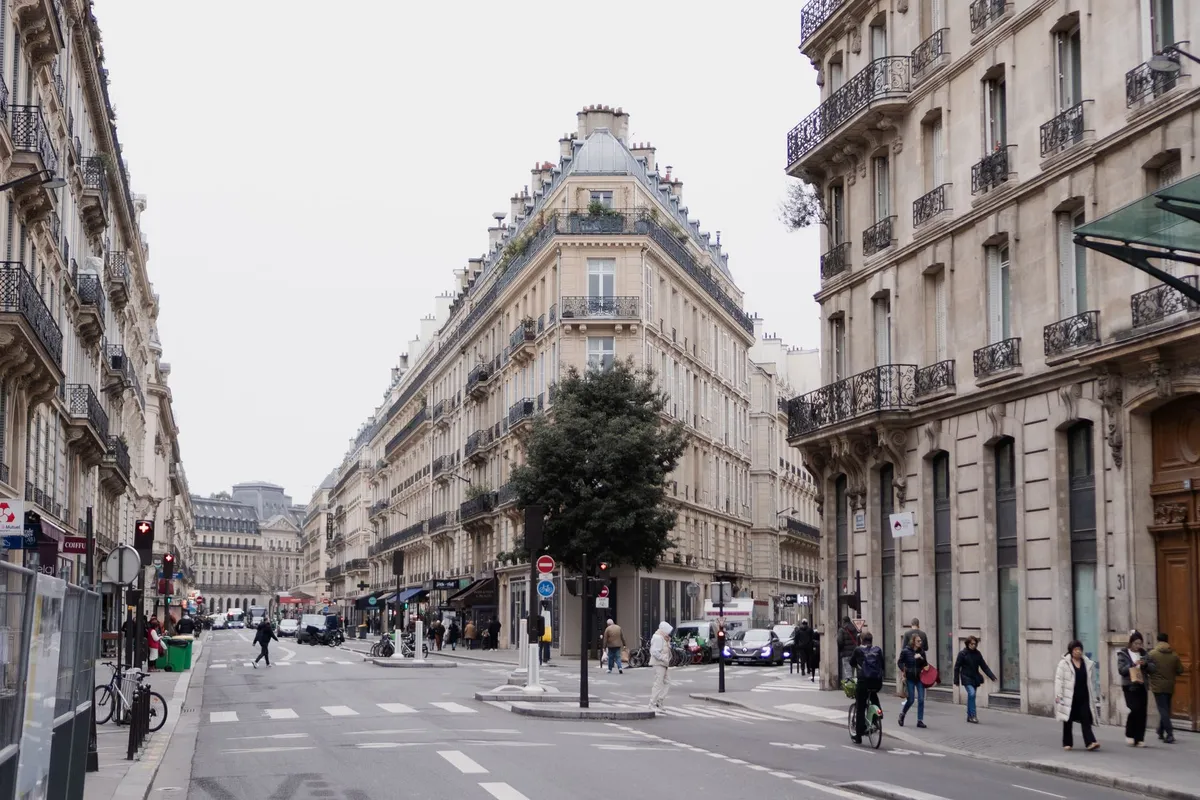 Rua residencial em Paris