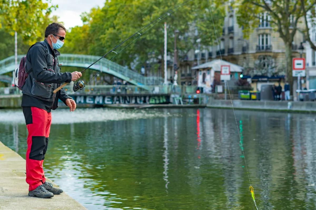 Margem de canal em Paris