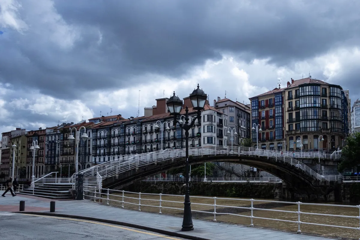 Arquitetura histórica do Casco Viejo em Bilbao