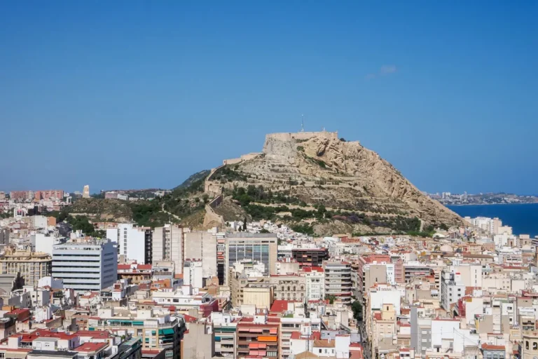 Alicante au-delà de la plage : un château gratuit et un riz qui vaut le détour