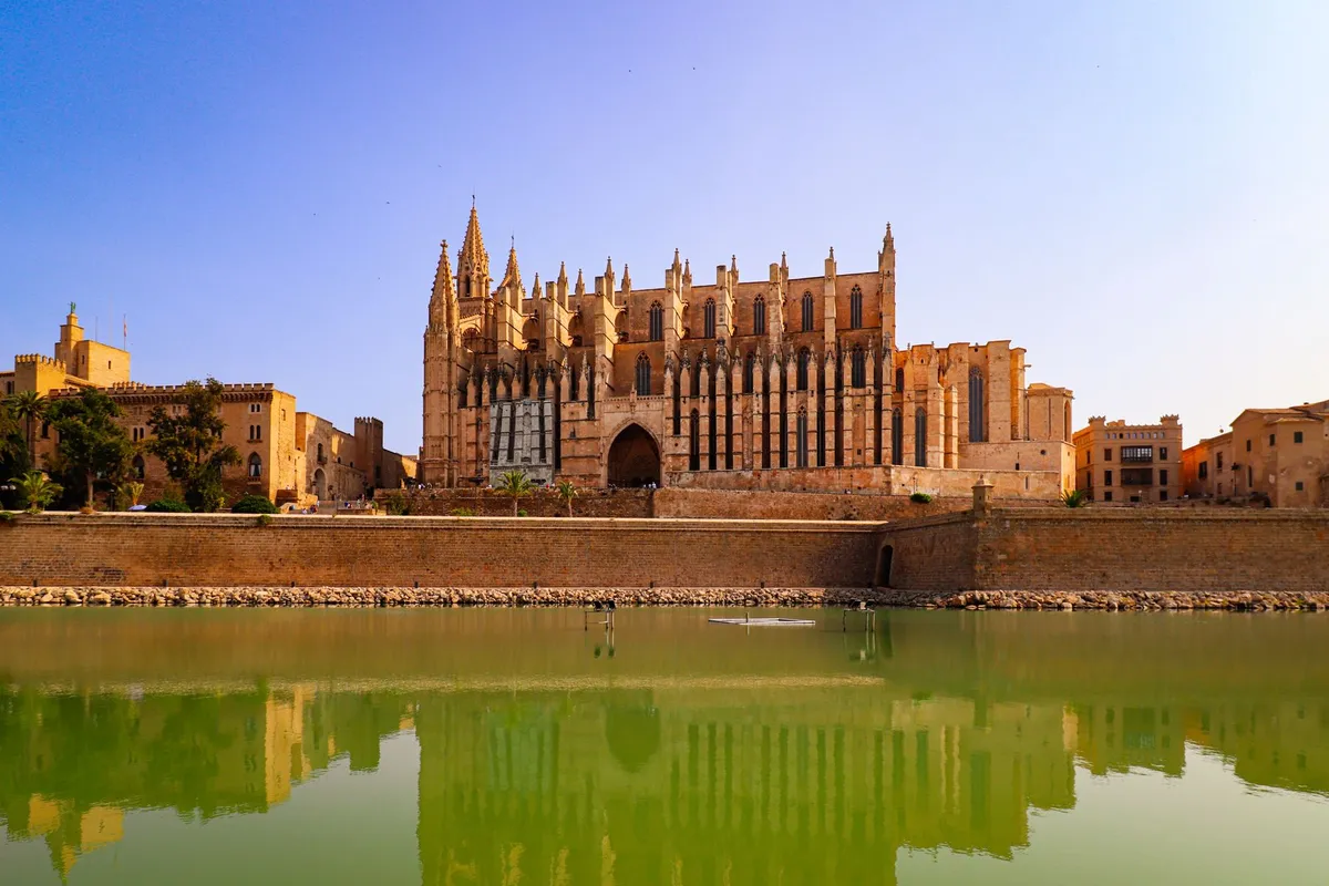 Palma de Majorque : la cathédrale gothique qui éclipse les criques voisines