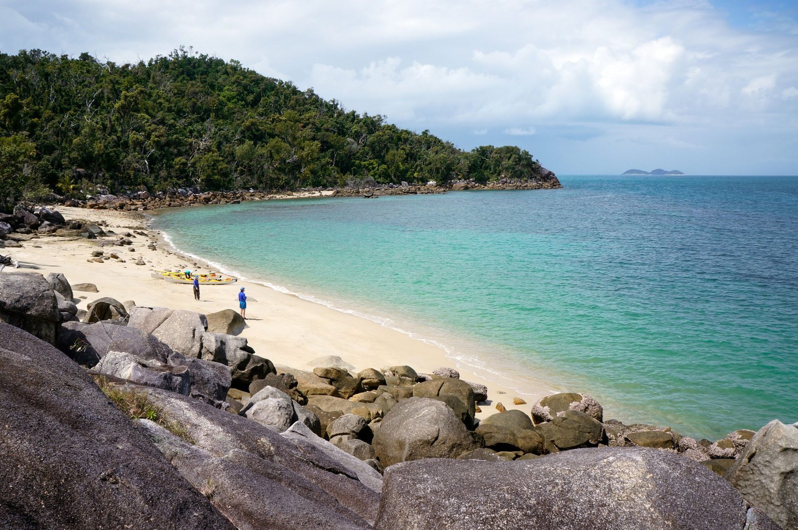 Vista da costa perto de Cairns, Queensland, Austrália