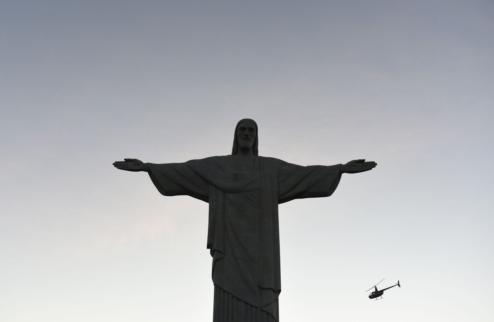 Silhouette du Christ Rédempteur au sommet du Corcovado, Rio de Janeiro