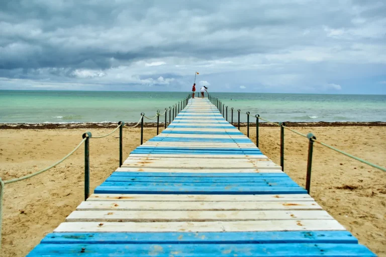 Passeios gratuitos em Balneário Camboriú: decks, molhes e mirantes