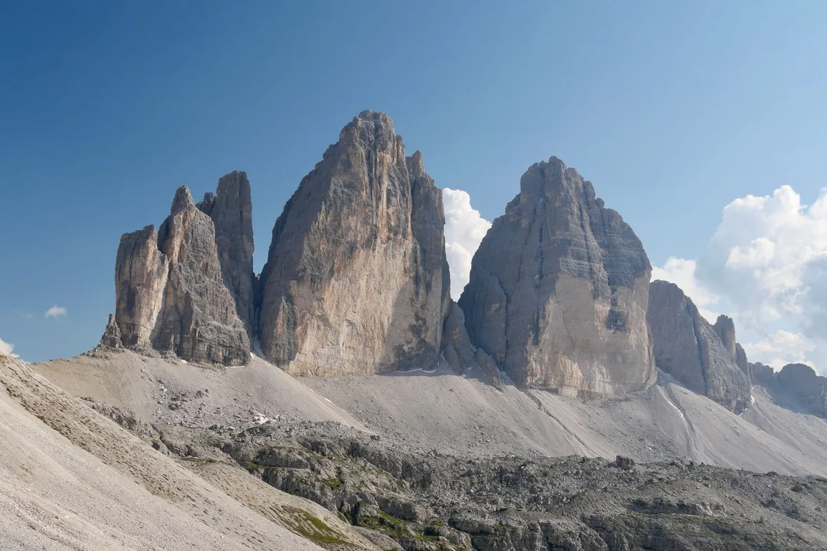 Picos de Tre Cime di Lavaredo nas Dolomitas
