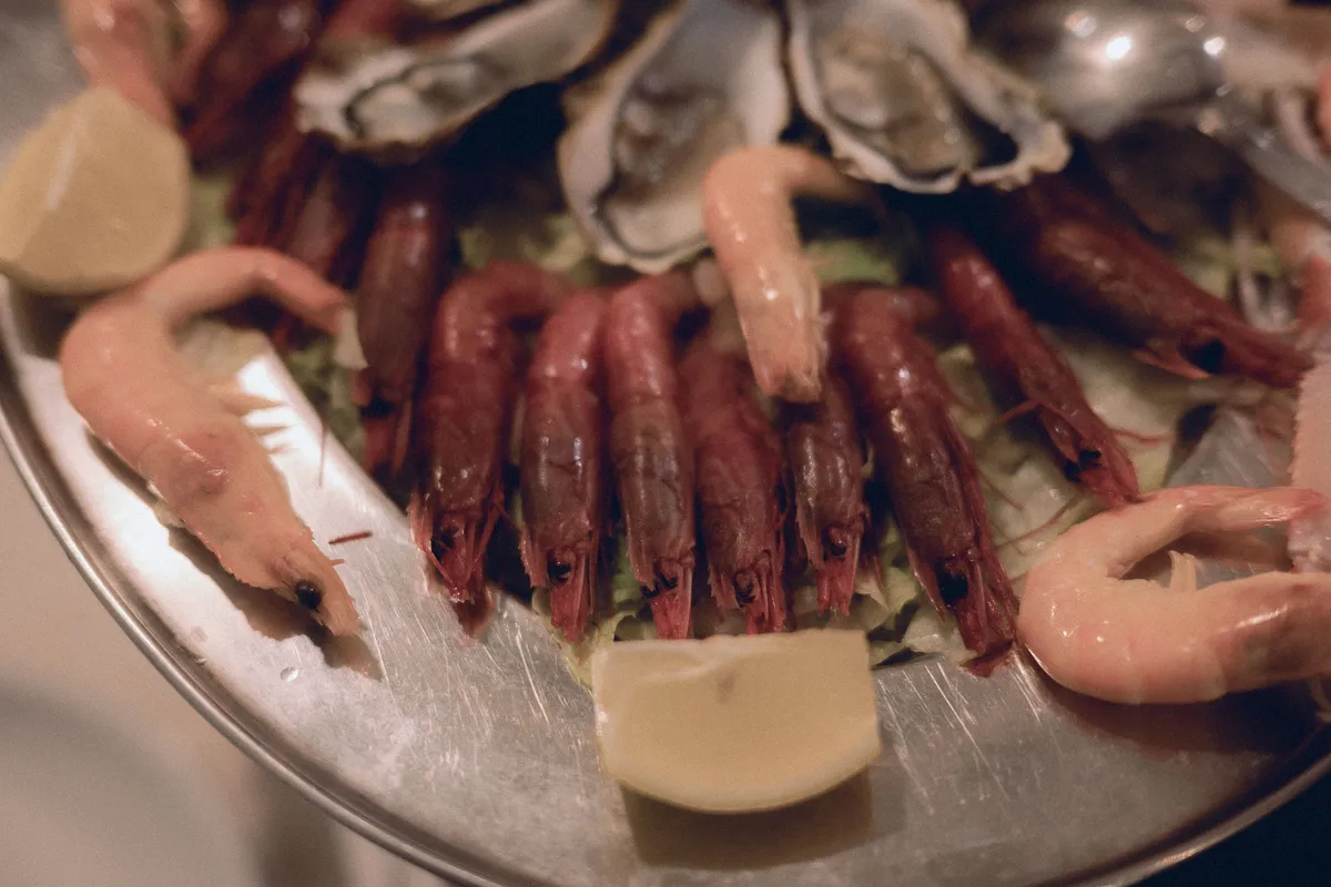 Prato de frutos do mar servido em restaurante de Balneário Camboriú