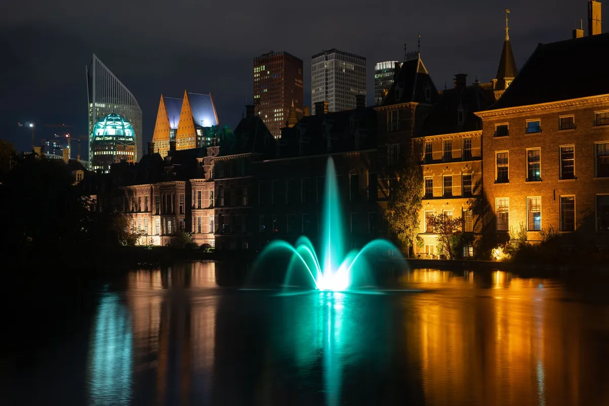 Hofvijver e prédios históricos do Binnenhof em Haia