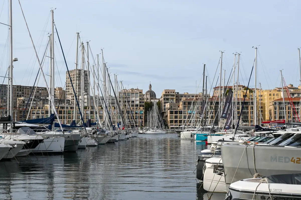 Barcos atracados no Vieux-Port de Marselha