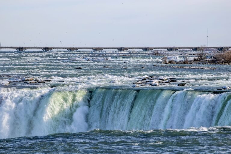 Cataratas do Niágara: Canadá ou EUA? Guia completo
