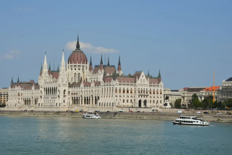 Budapest: A 7-Day Itinerary Between Buda, Pest, and the Hungarian Thermal Baths