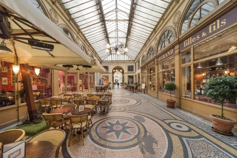 Passagens cobertas de Paris: galerias do século XIX