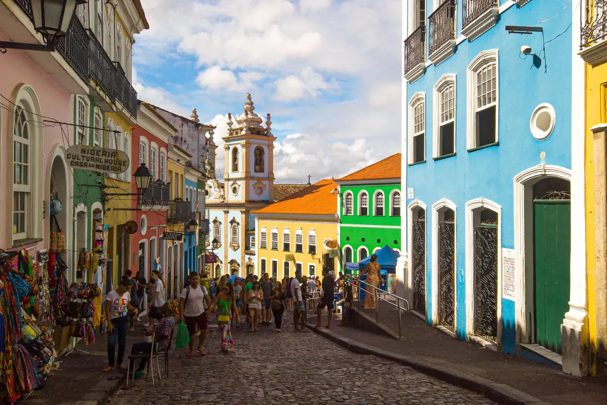 Praça com igrejas no Pelourinho