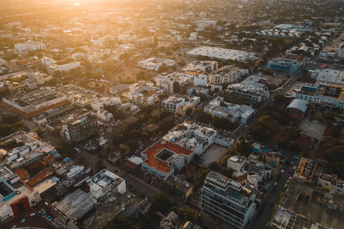 Quinta Avenida em Playa del Carmen ao entardecer
