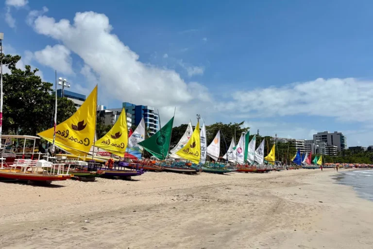 Ponta Verde Beach: Best Time to Visit and Tips