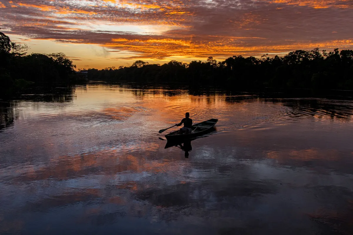 Pôr do sol visto do Rio Tapajós próximo a Alter do Chão