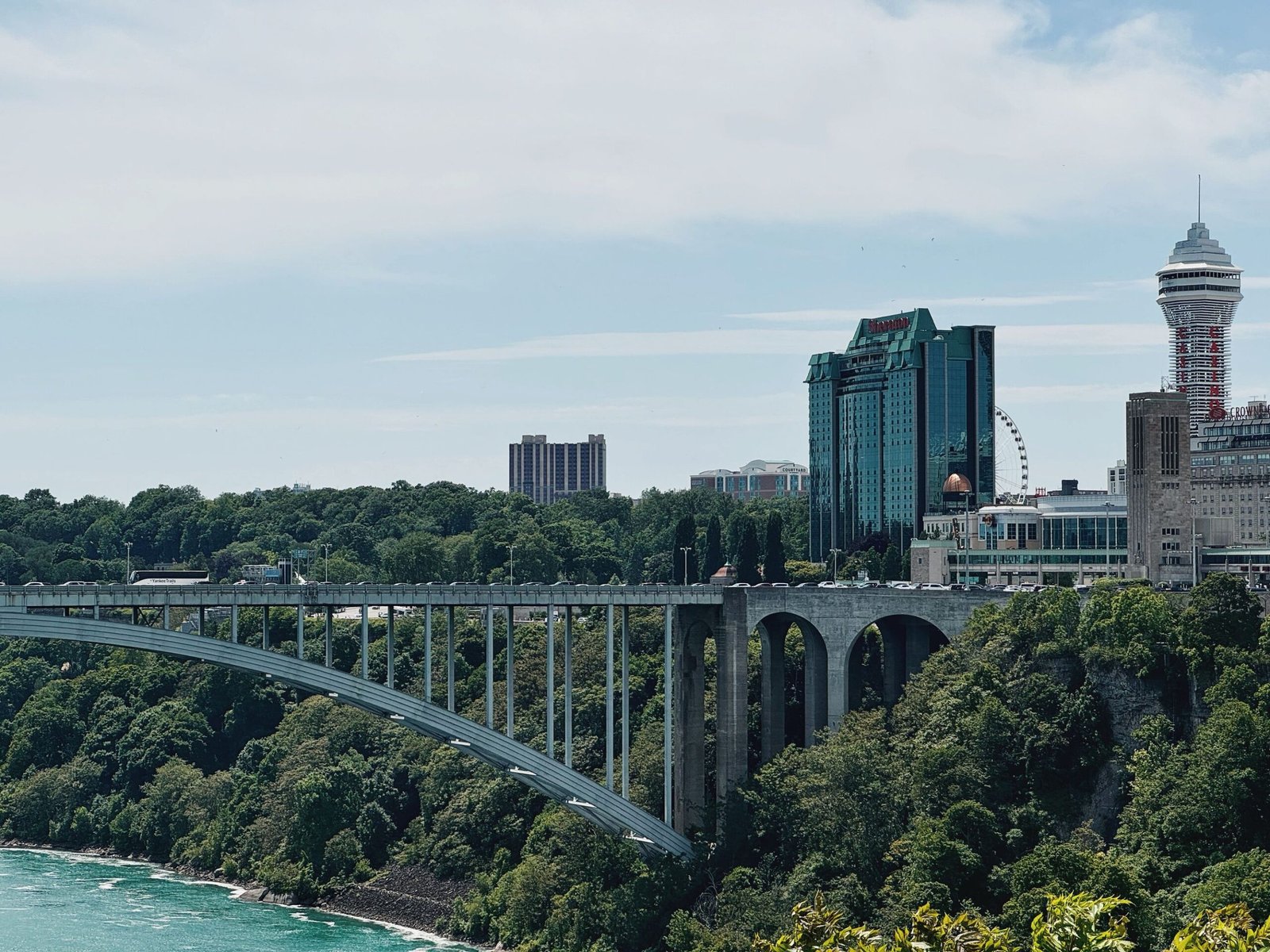 Rainbow Bridge, ponte que liga Niagara Falls (EUA) a Niagara Falls (Ontário, Canadá)