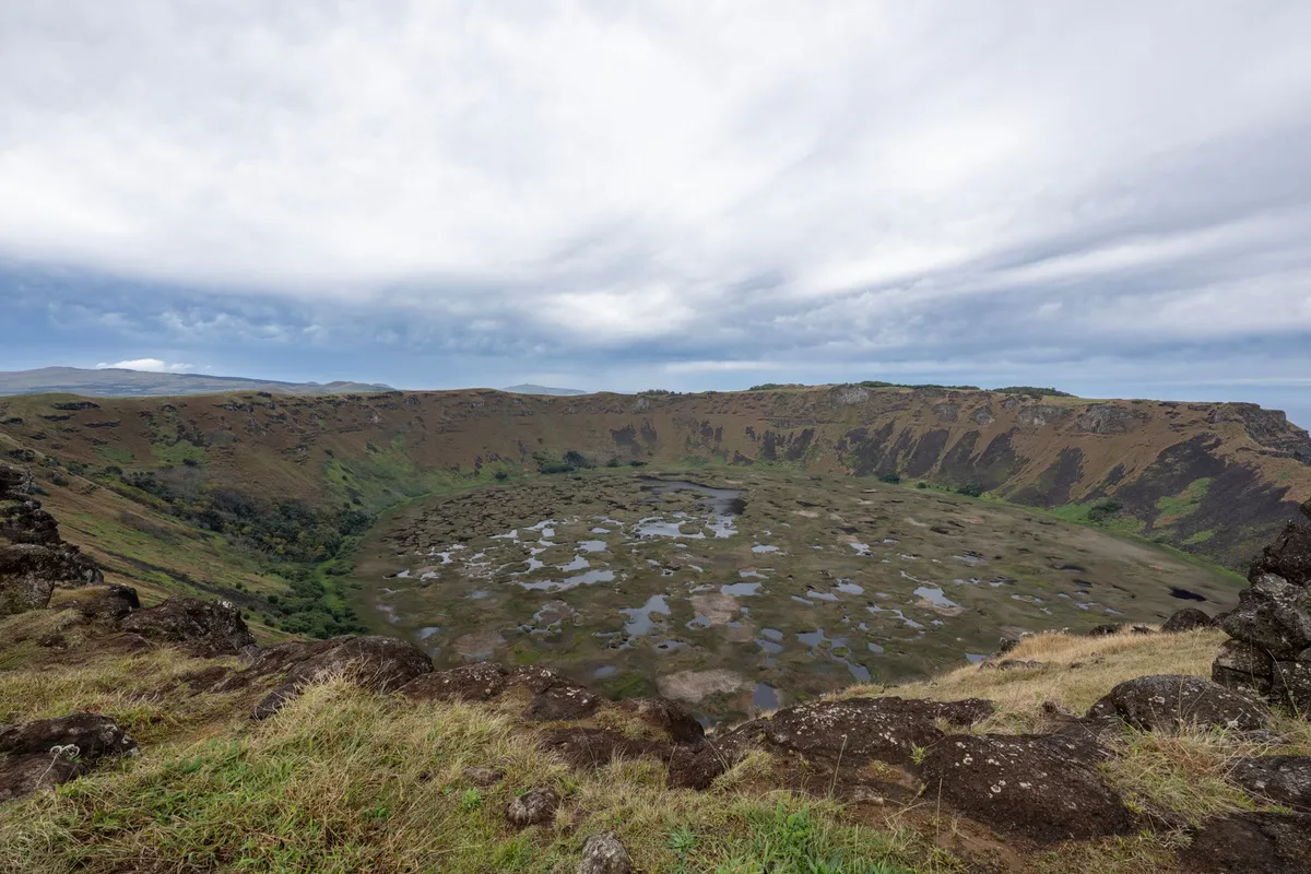 Cratera vulcânica de Rano Kau na Ilha de Páscoa