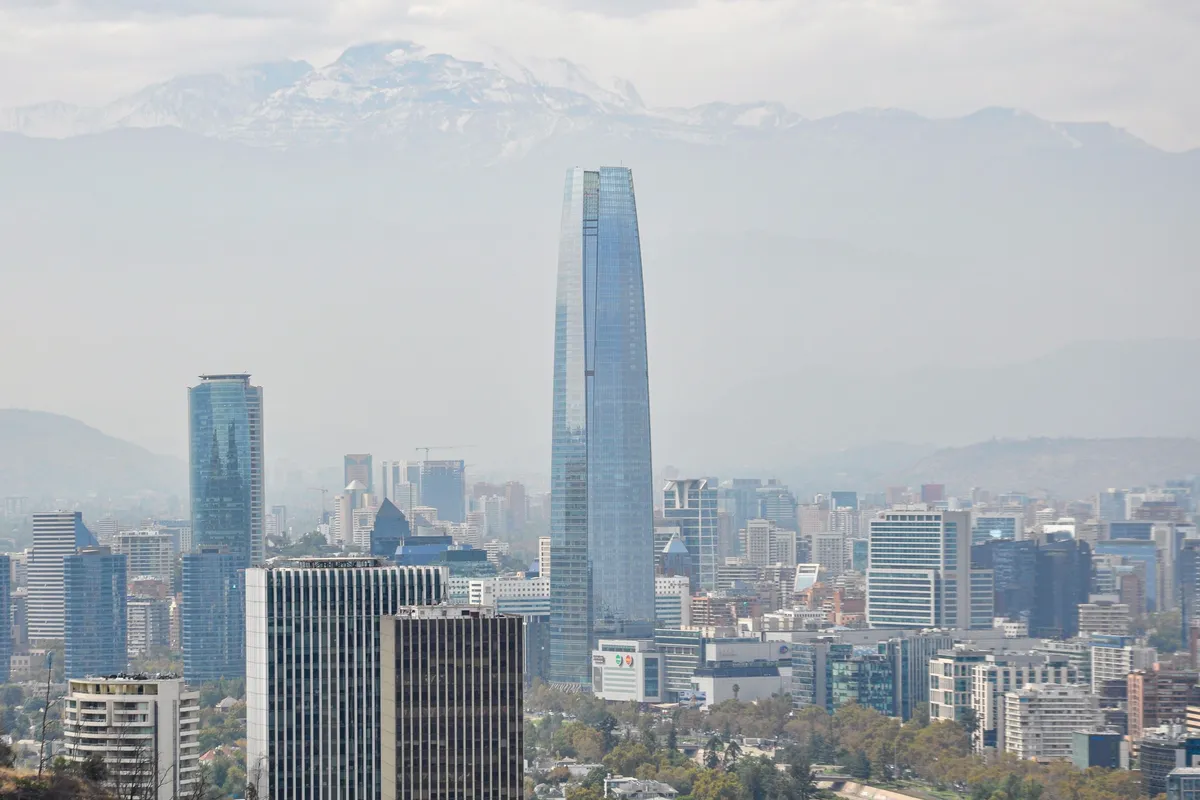 Sky Costanera e edifícios de Santiago do Chile
