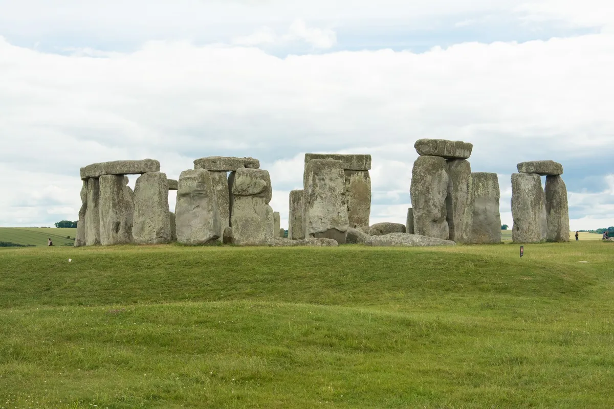 Vista aproximada das pedras megalíticas de Stonehenge