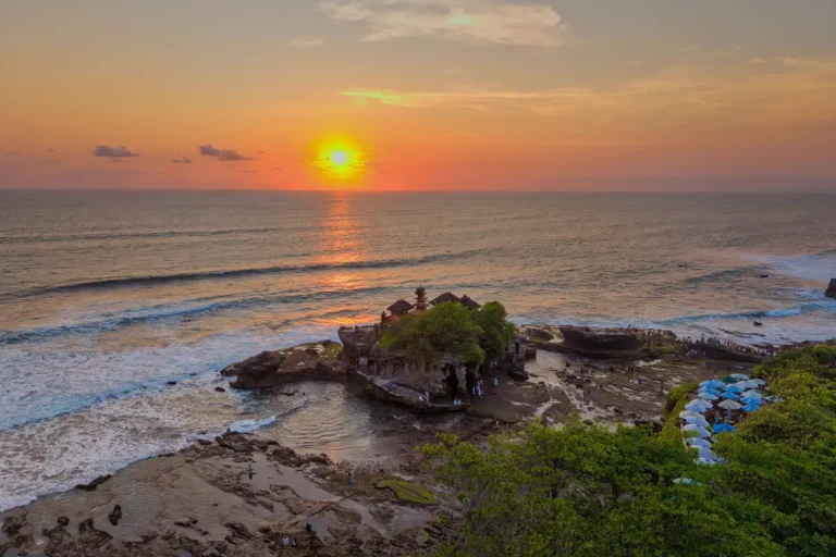 Bali : Temples, Plages et Culture sur l’Île des Dieux