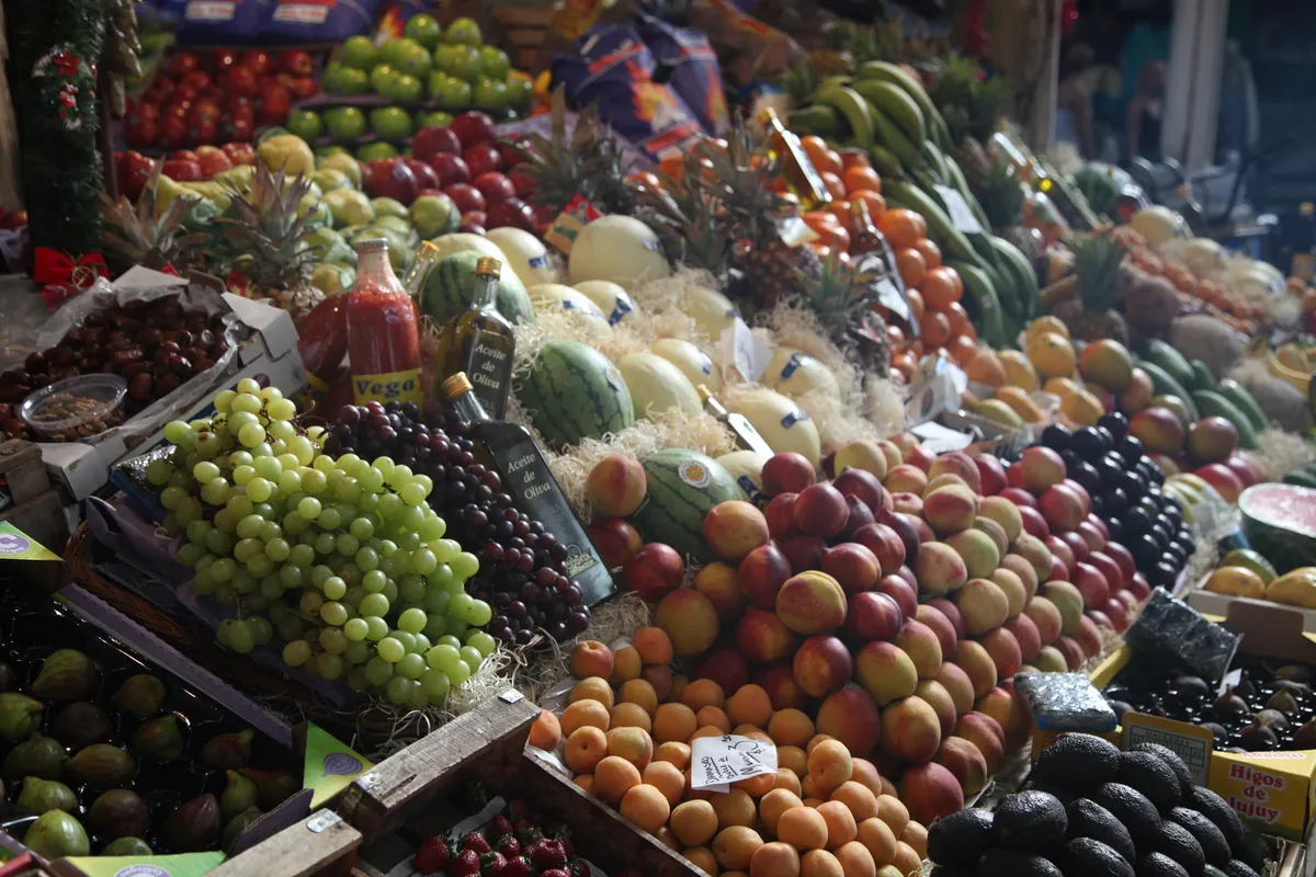 Banca de frutas no Mercado de San Telmo