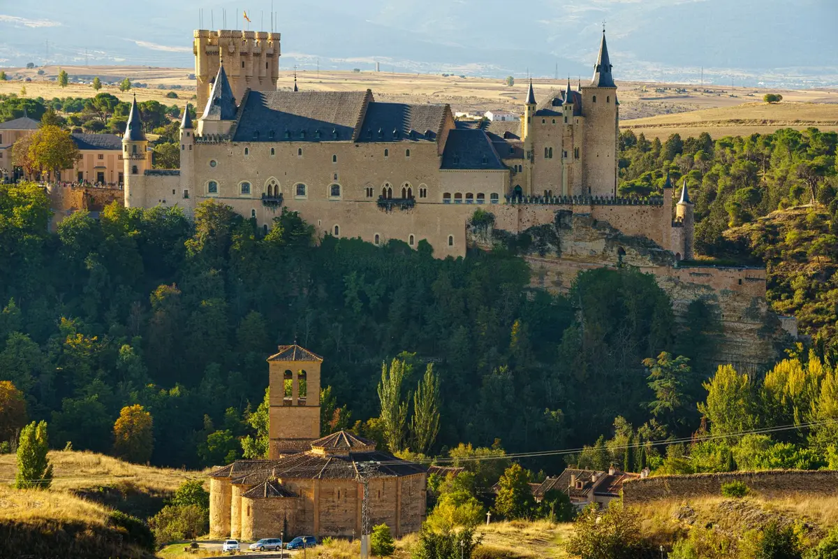 Alcázar de Segóvia sobre o vale do Eresma