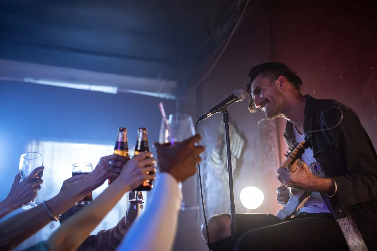 Show de música ao vivo em bar
