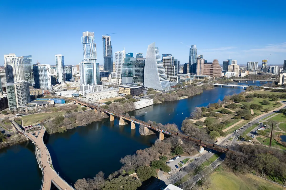 Rio e cidade de Austin