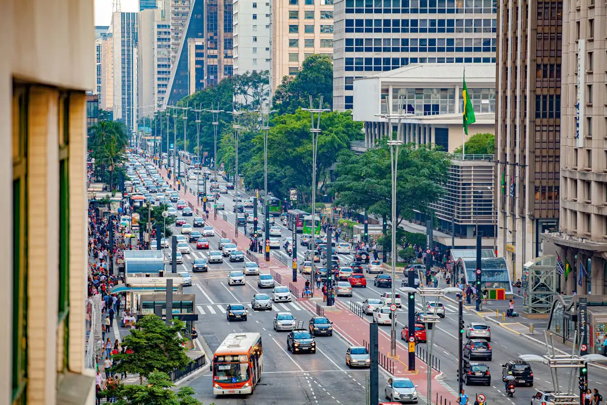 Vista aérea da Avenida Paulista e prédios ao redor