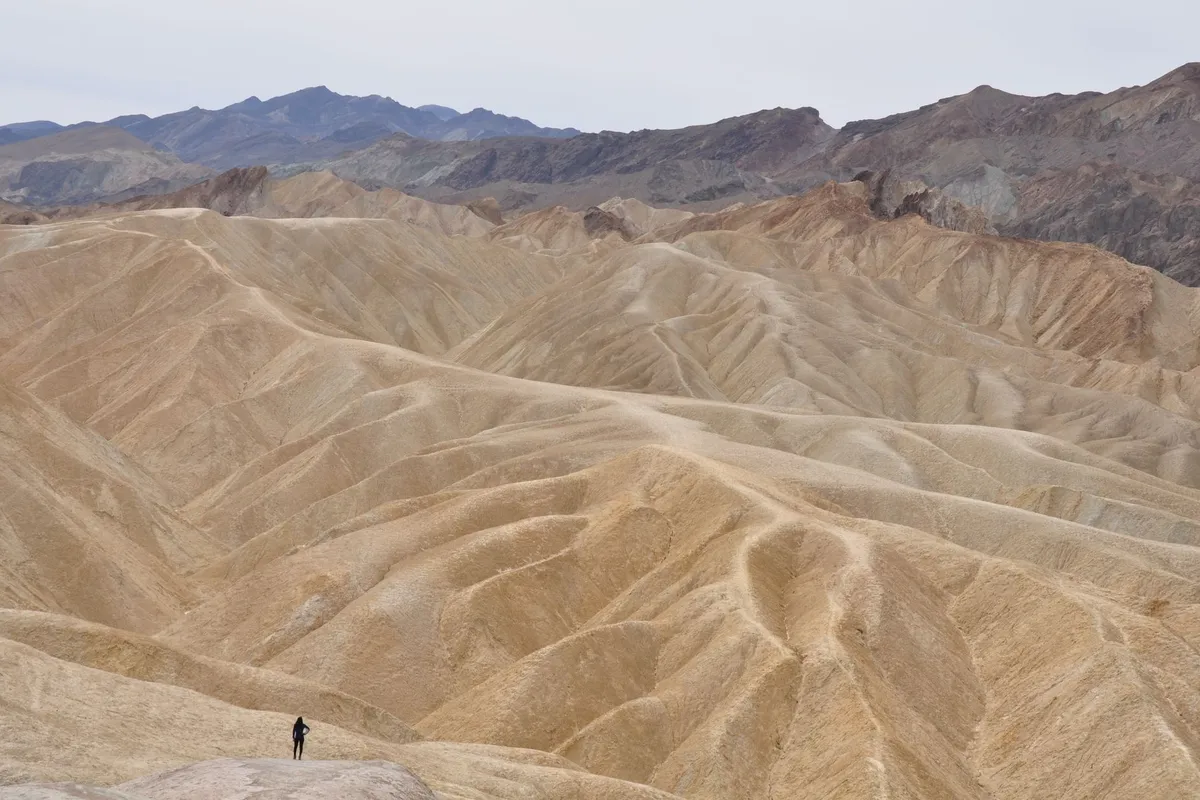 Montanhas áridas no Death Valley