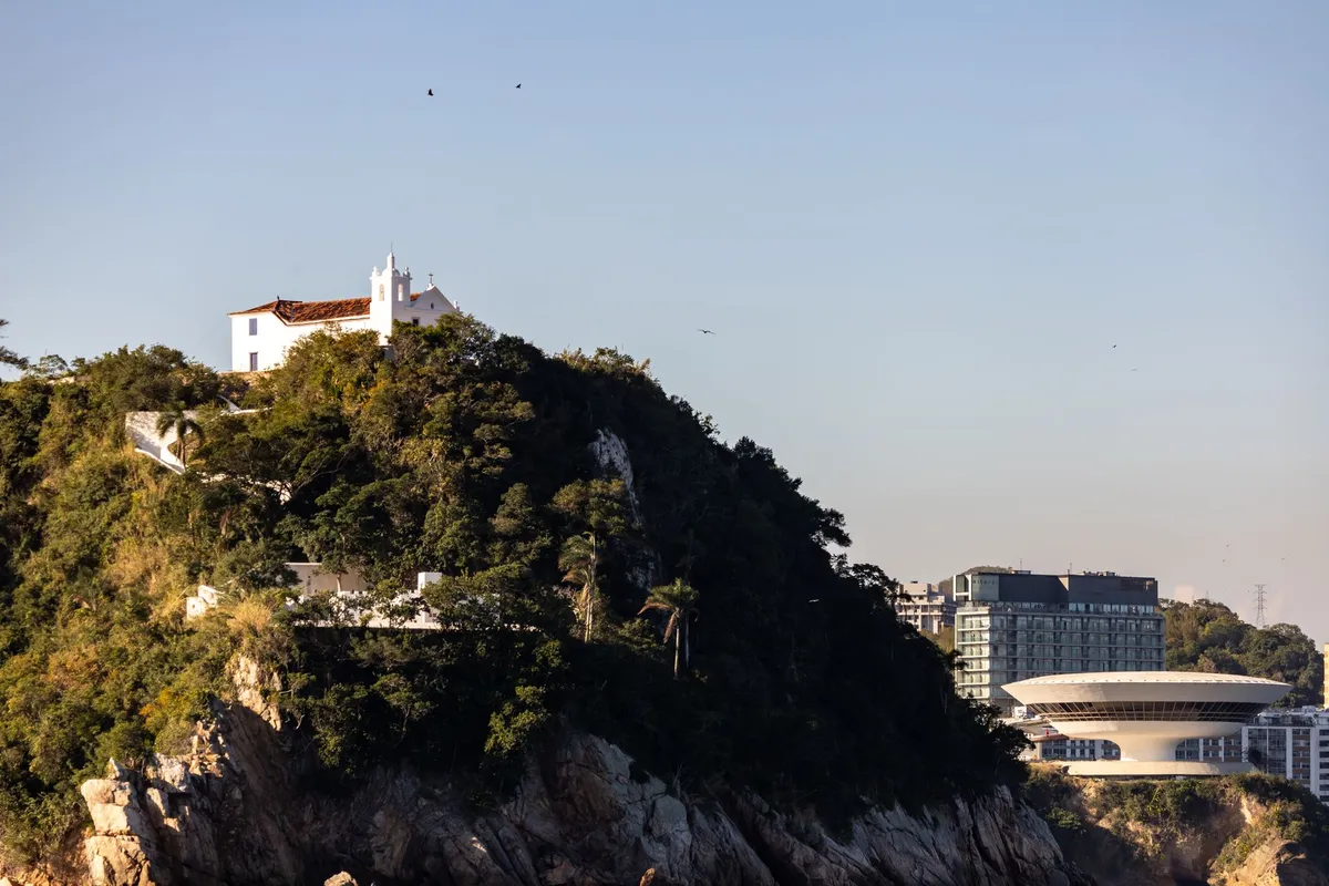 Escenario urbano de Río de Janeiro para complementar la visita al Cristo Redentor