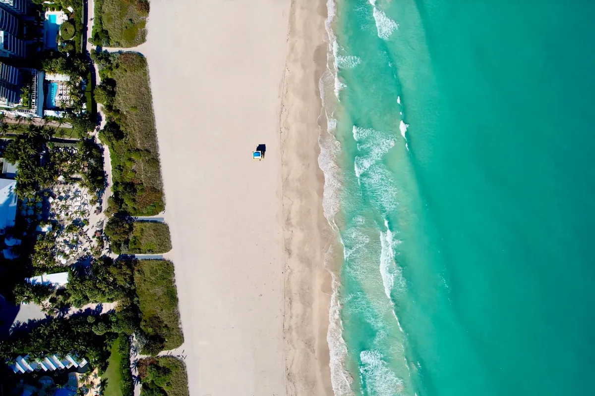 Vista aérea da costa de Miami