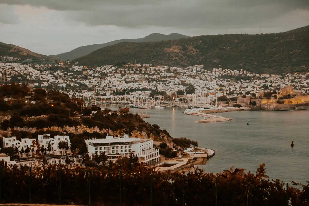 Vista costeira da península de Bodrum