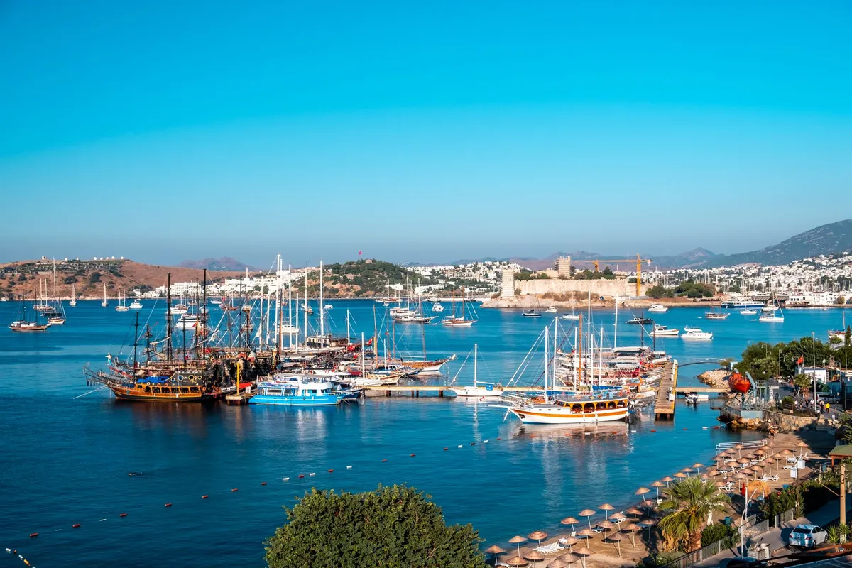 Marina e praias da península de Bodrum