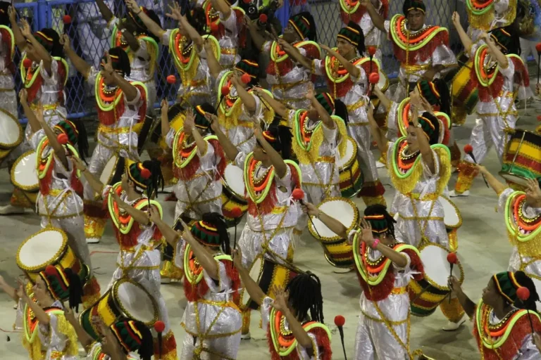 Carnaval de Recife e Olinda 2027: Blocos e Onde Ficar
