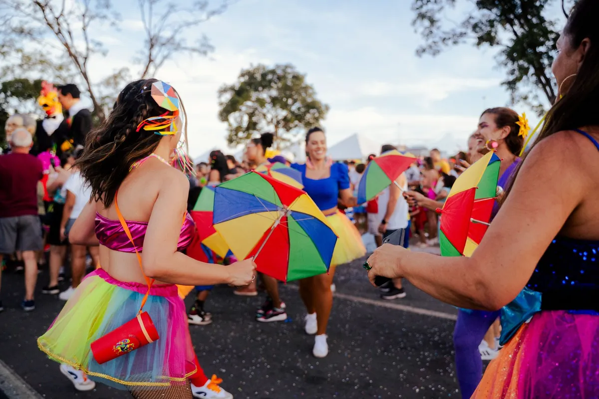 Celebração colorida de Carnaval de rua no Brasil